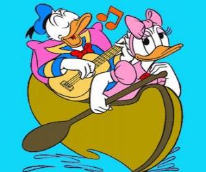 Daisy y Donald en una canoa. Daisy está remando, Donald está tocando la guitarra y cantando