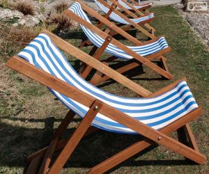 Folding canvas sunlounger or deckchair puzzle