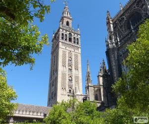 La Giralda, a former minaret of the Almohad mosque of Seville, now the bell tower of the Cathedral of Seville puzzle