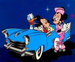Mickey Mouse and Donald in a car while it takes note Minnie puzzle