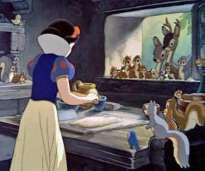 Snow White, home of the dwarves preparing a pie in the company of animals puzzle