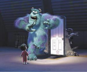 Sulley discovers that a young girl has entered Monstruopolis puzzle