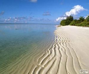 Beach in the Maldives puzzle