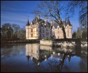 Beautiful castle surrounded by water puzzle