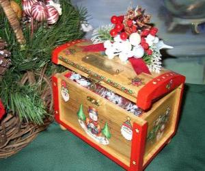 Chest decorated with Christmas themes puzzle