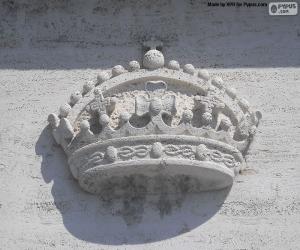 Crown sculpted puzzle