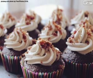 Cupcakes with icing puzzle