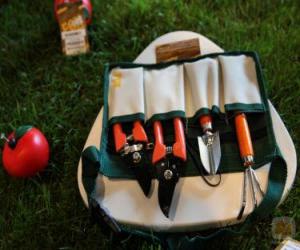 Garden tool kit puzzle