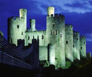 Great castle with its tower and bridge access puzzle