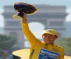 Lance Armstrong whit a trophy puzzle