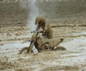 Motorcycle endurance trapped in the mud puzzle