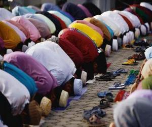 Muslims praying puzzle