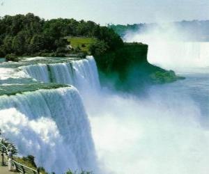 Niagara Falls, voluminous waterfalls on the border between Canada and the U.S.A puzzle