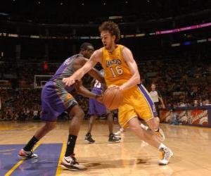 Pau Gasol playing a basketball game puzzle