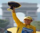 Lance Armstrong whit a trophy