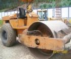 Compacting machine or compactor