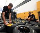 Mechanical F1, preparing the tyre