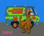 Scooby Doo proud in front of the classical and hippie Volkswagen van