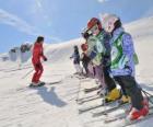Group of children to the ski instructor