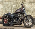 Harley Davidson Sportster 883R in 2008, one of the more affordable models. His aesthetic is unbeatable with a tube of exhaust per cylinder