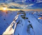 The Schilthorn is a mountain in the Swiss Alps, at the top we find the restaurant Piz Gloria