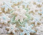 Spectacular cookies in the shape of snowflakes