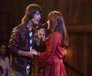 Shane (Joe Jonas) Singing together Mitchie Torres (Demi Lovato) in Final Jam puzzle