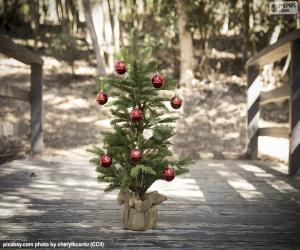 Small Christmas tree puzzle