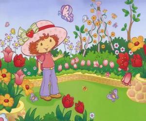 Strawberry Shortcake watching the nature puzzle