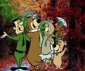 The protagonists of the adventures: Yogi Bear, Boo-Boo, Cindy and the park ranger Smith puzzle