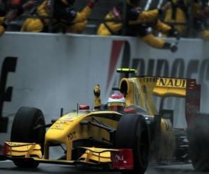 Vitaly Petrov - Renault - Shanghai 2010 puzzle