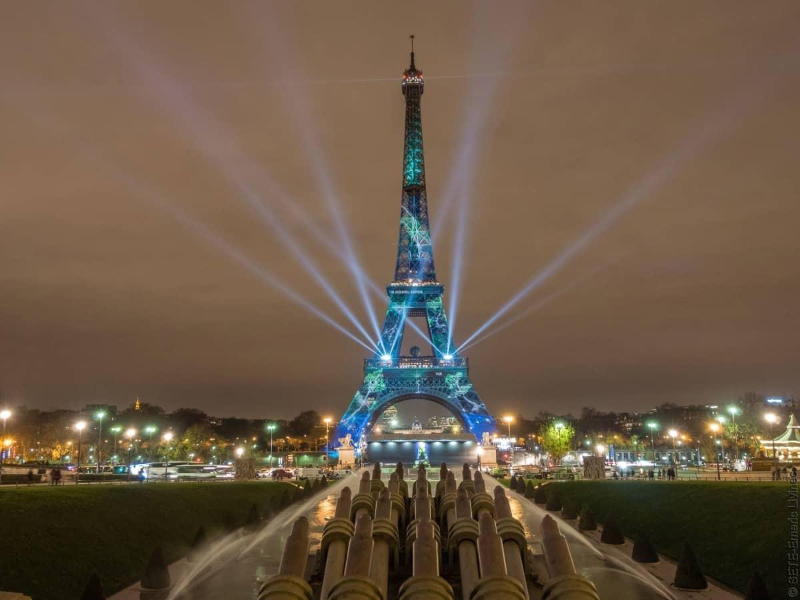 glowing eiffel tower puzzle